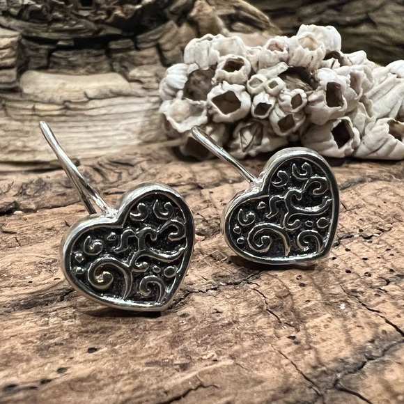 SU Thailand 925 Sterling Silver Filigree Heart Earrings Drop Dangle Hooks 2 cms - Picture 1 of 7